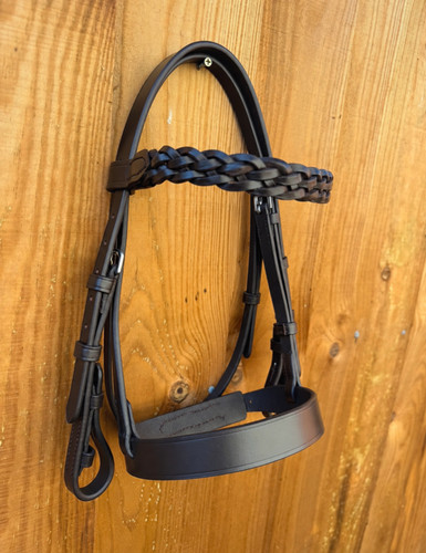 Traditonal hunter bridle with